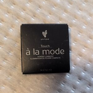 Younique Touch à la Mode Luminizer-Iridescent